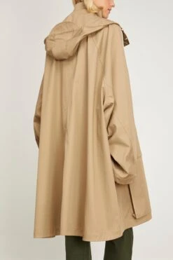 Lemaire Raincoat With Detachable Hood In Greige 10 Lemaire Raincoat With Detachable Hood In Greige -All Seasons Style lemaire RaincoatwithDetachableHoodinGreige 3