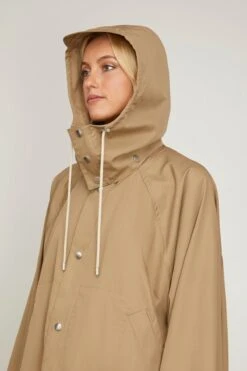 Lemaire Raincoat With Detachable Hood In Greige 11 Lemaire Raincoat With Detachable Hood In Greige -All Seasons Style lemaire RaincoatwithDetachableHoodinGreige 4