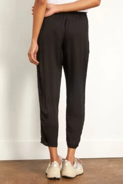 Sunday Pant In Black 9 Sunday Pant In Black -All Seasons Style raquelallegra SundayPantinBlack 3