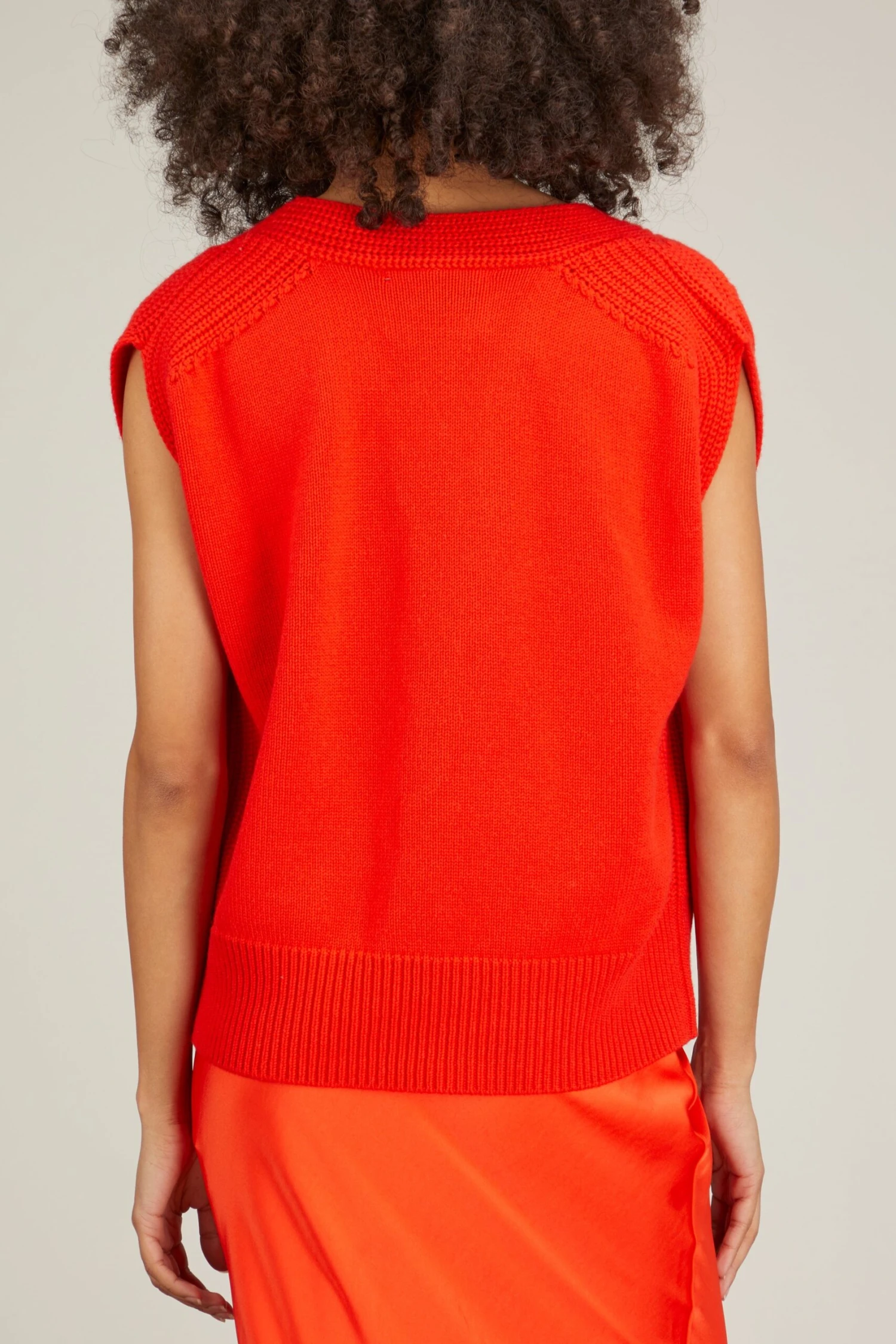 Top Deep V-Neck Knit Sweater In Rosso 5 Top Deep V-Neck Knit Sweater In Rosso - Image 4